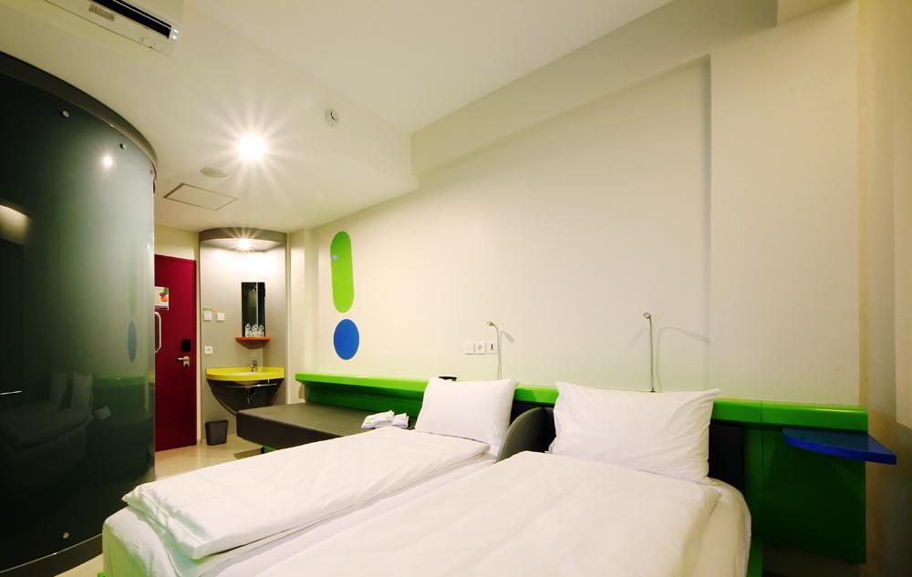 Pop! Hotel Airport Jakarta Tangerang Room photo