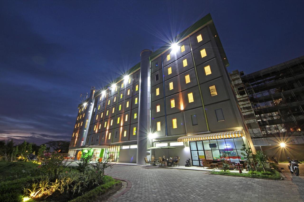 Pop! Hotel Airport Jakarta Tangerang Exterior photo